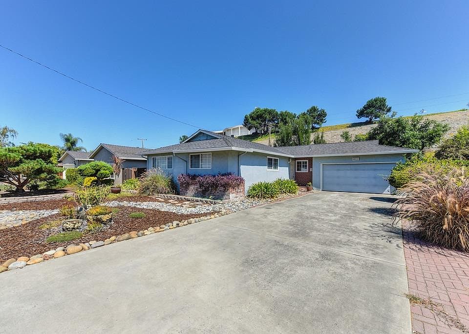 1st image of 2590 Nightingale Dr