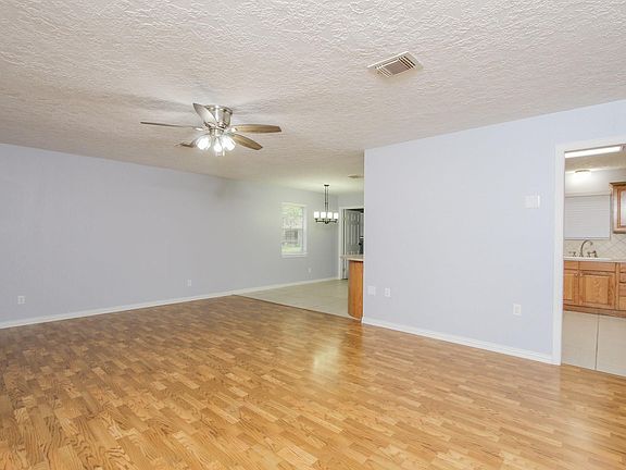 3rd image of 214 Kimswick Ct