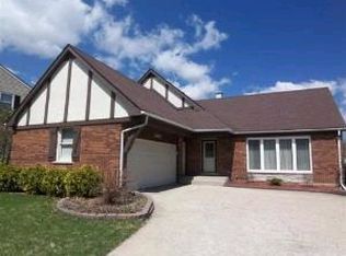 200 Arron Ct, Vernon Hills, IL