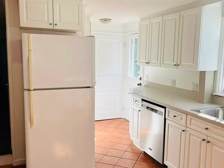 71 Elinor Rd — Photo 7