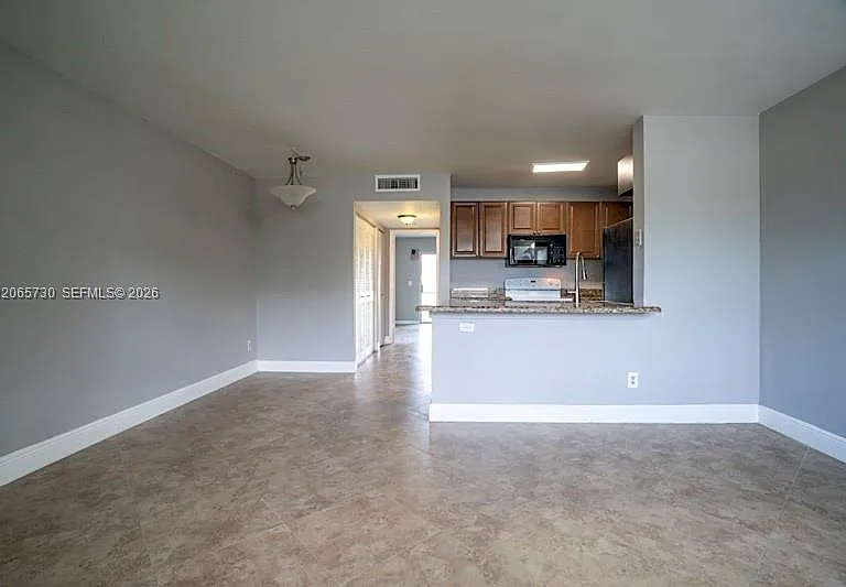1606 Meadows Cir W #1606 — Photo 6