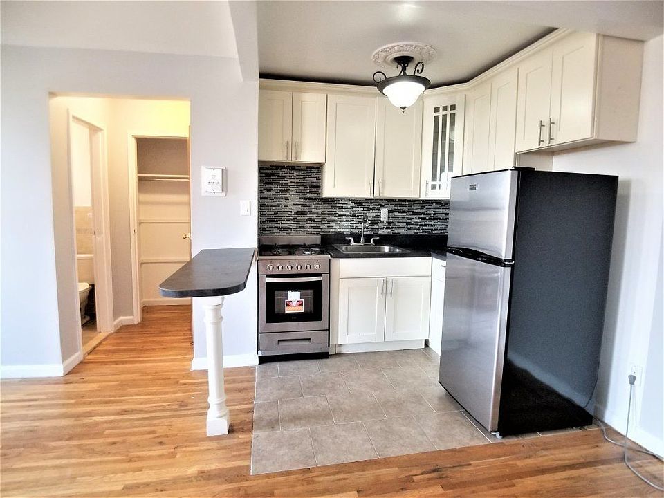 2nd image of 100 W 118th St #4EE