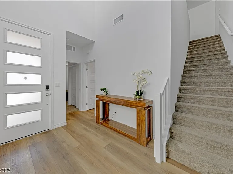 299 Mount Tyndall St — Photo 6