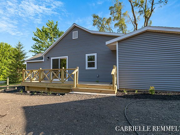 4th image of 13196 S Elm Ave