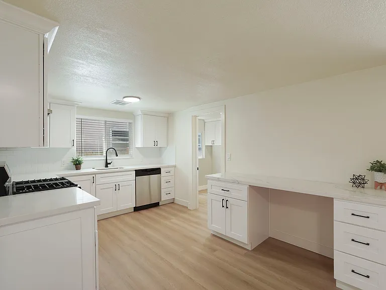 522 S Lincoln Way — Photo 6