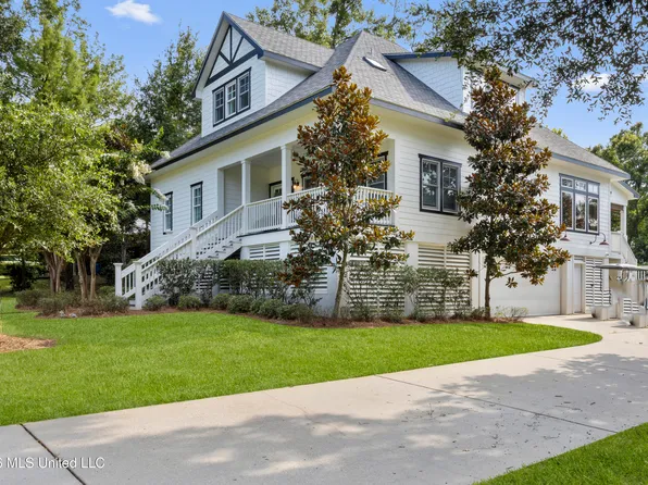 1305 Fort Ave, Ocean Springs, MS 39564