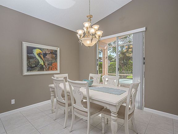 5th image of 311 NW Shoreview Dr