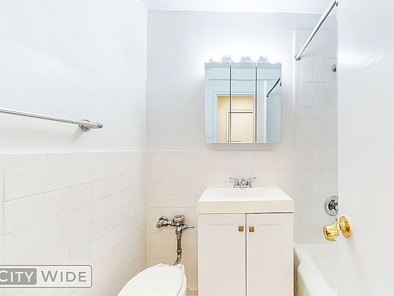 4th image of 160 E 55th St APT 5E