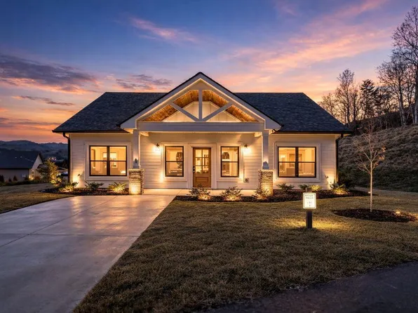 83 McTyeire Dr, Young Harris, GA 30582