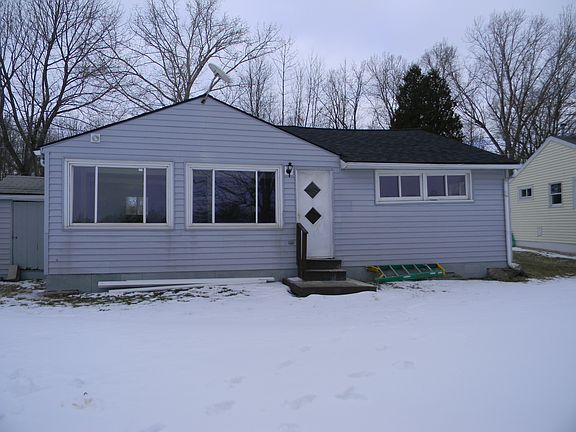 2nd image of 47 Blue Pond Mnr