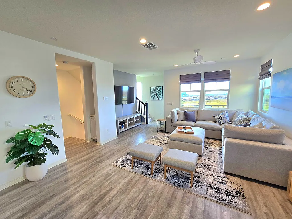 3 bed, 4.0 bath, $5,725 — Photo 4