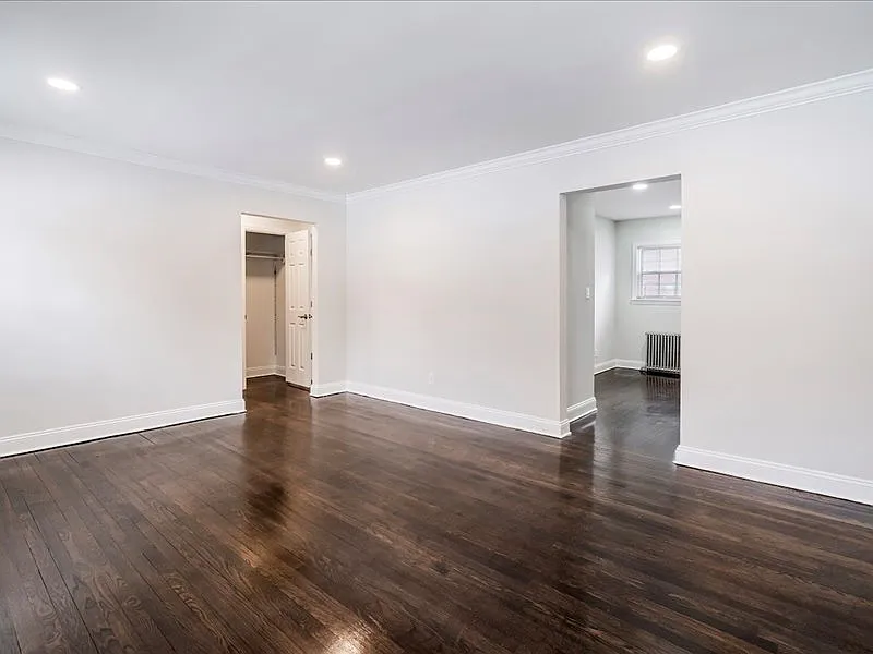 Hilltop Manor Apartments — Photo 3