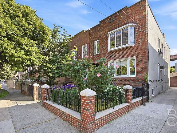 3rd image of 21-08 Ditmars Blvd