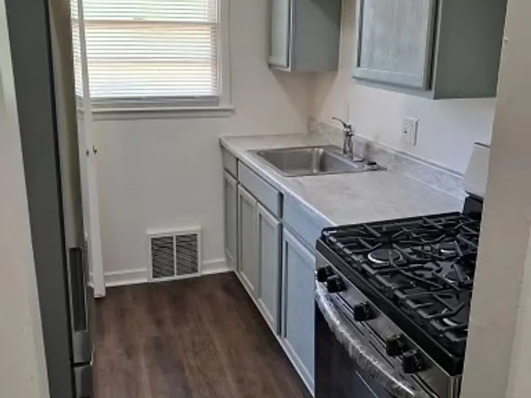 4417 E Linwood Blvd — Photo 2