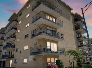 320 Circle Ave APT 403, Forest Park, IL 60130