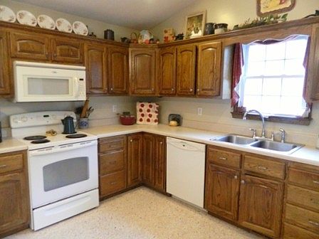 5th image of 590 Leonard Ln