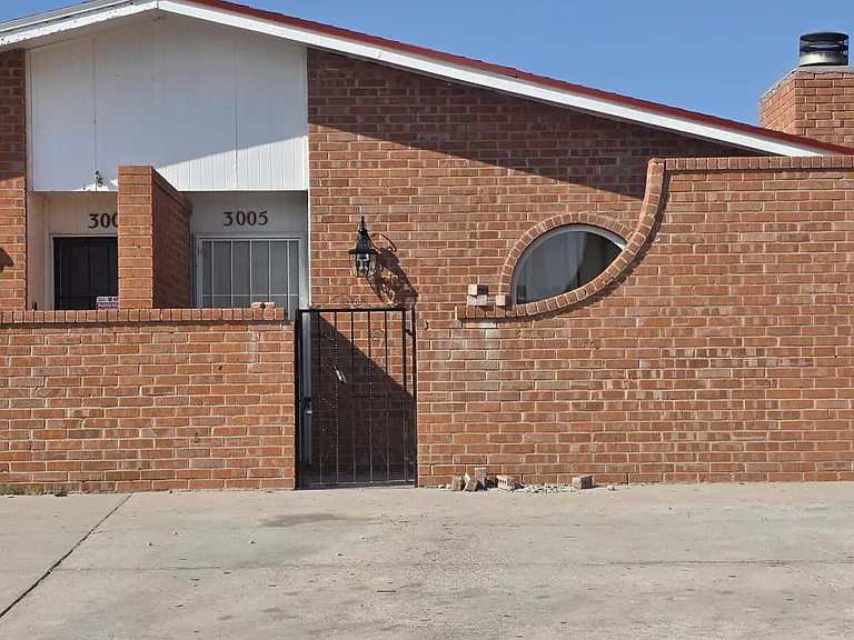 3005 Barkarian Pl — Photo 1