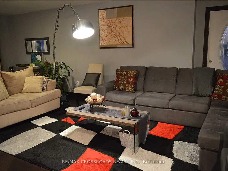 44 Romulus Dr — Photo 5