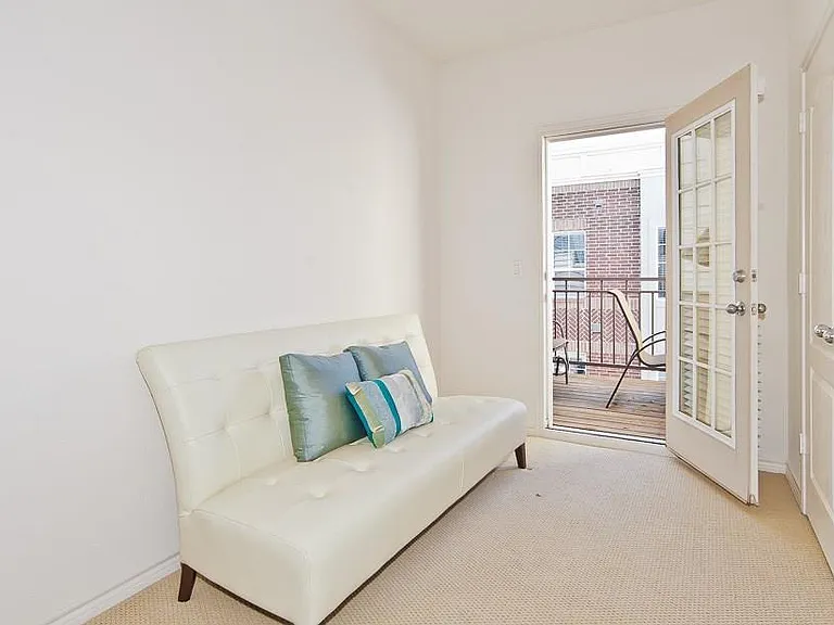 4419 Buena Vista St #21 — Photo 4