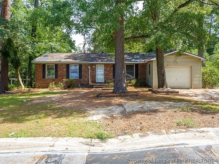 742 Buena Vista Dr — Photo 1