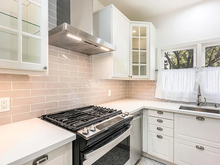 540 Obispo Ave — Photo 7