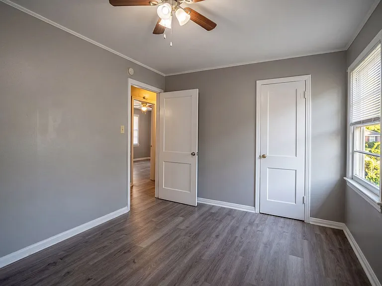 1148 Dudley Ln — Photo 9