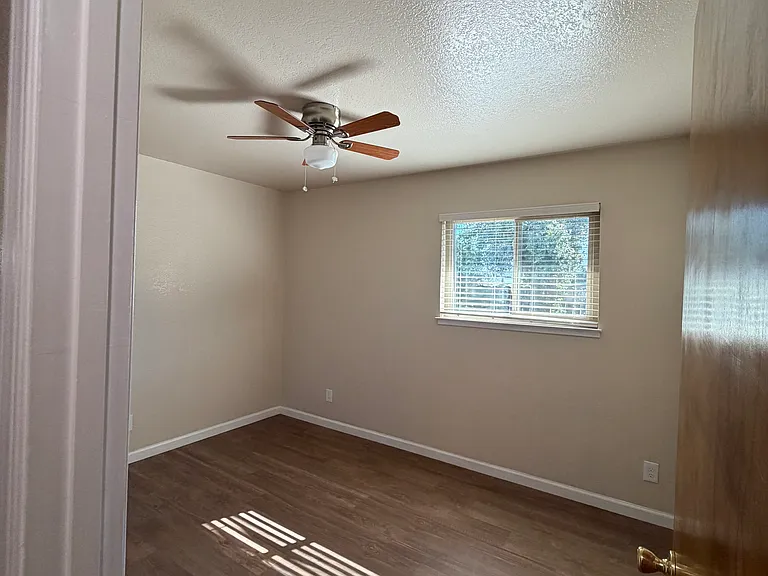 435 Fairview Dr — Photo 9