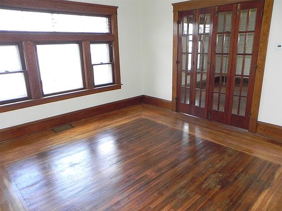 5th image of 704 Washington St
