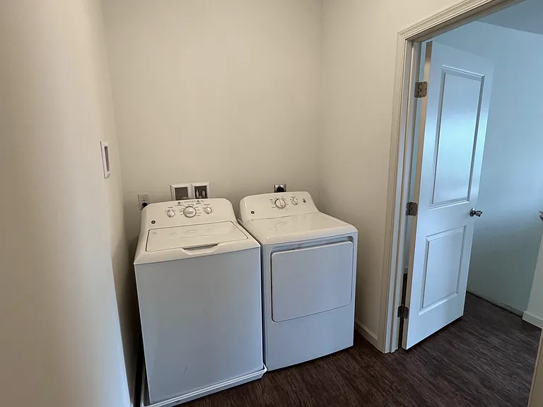 Dogwood Floor Plan - Washer & Dryer In Unit