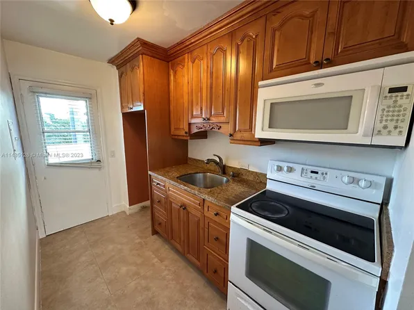 7904 West Dr APT 208, North Bay Village, FL 33141