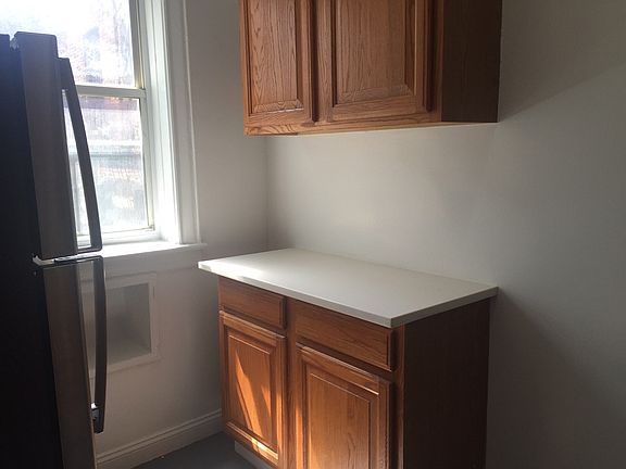 2nd image of 223 13th St APT 4
