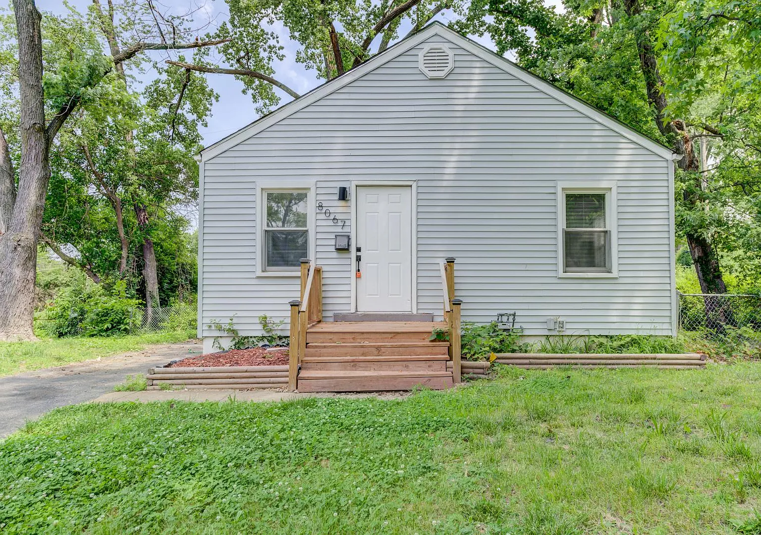 8067 Aline Ave — Photo 2