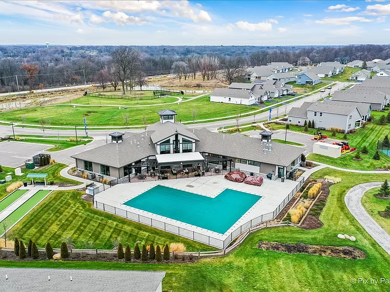 301 Westminster Ct — Photo 32