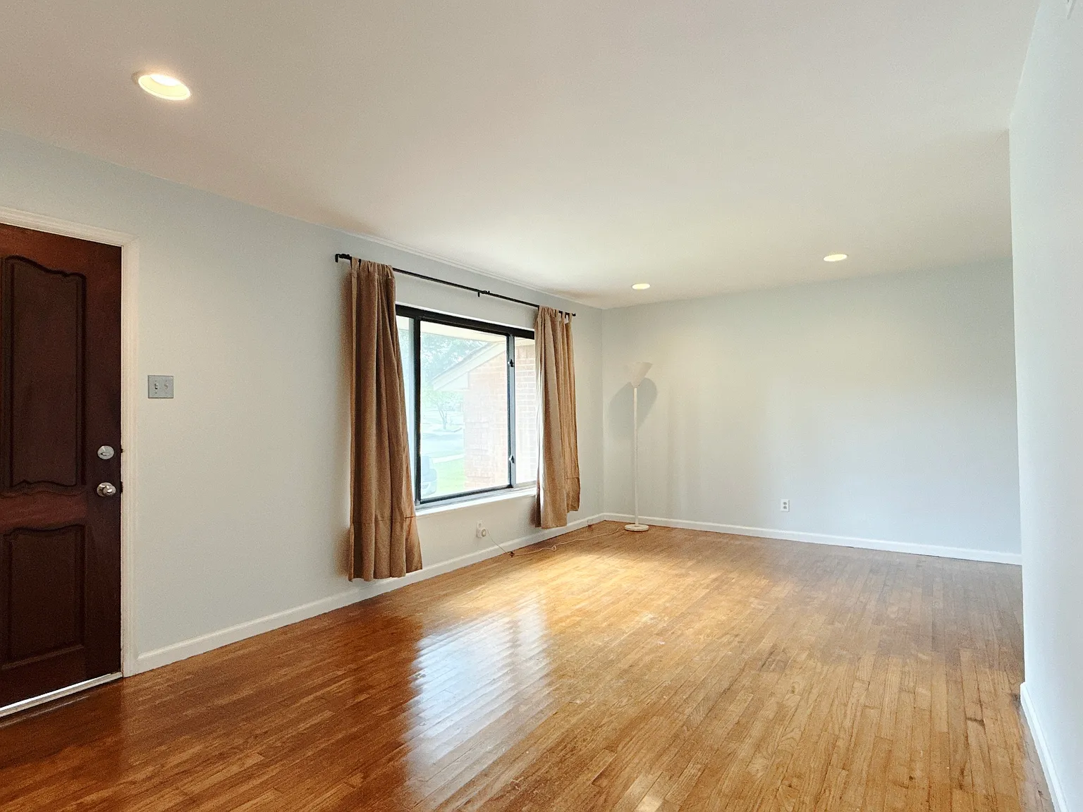 506 Classen Dr — Photo 3