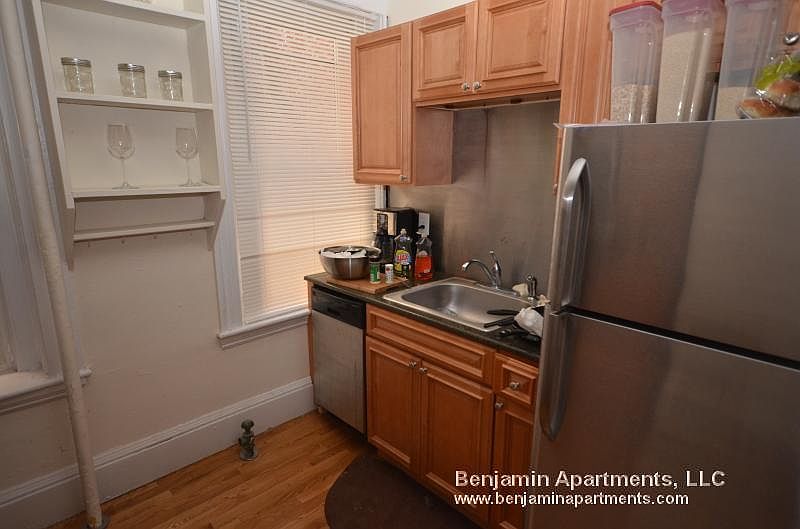 2nd image of 125 Myrtle St APT 4F