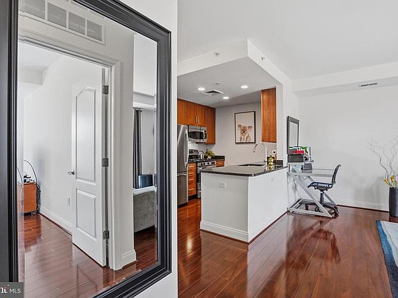 4th image of 1111 Oronoco St Unit 427