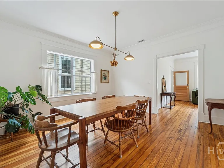 211 W 40th St #B — Photo 15