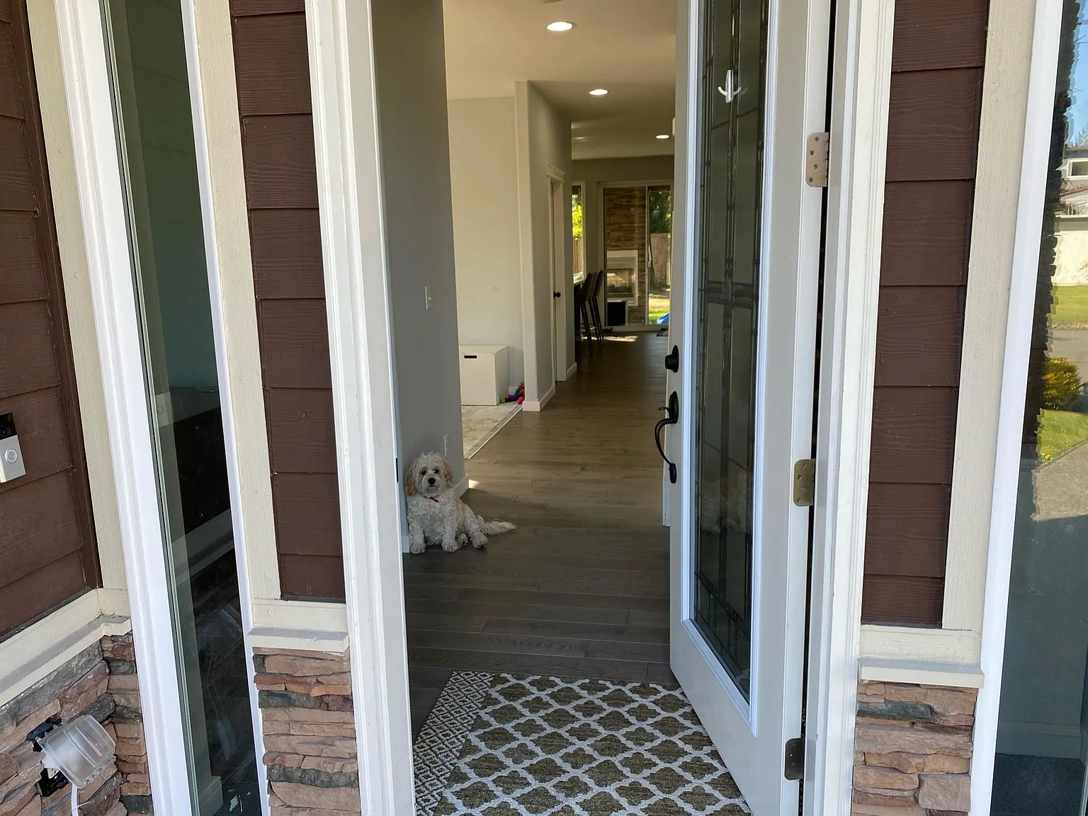 4 bed, 2.5 bath, 2300 sqft, $5,000 — Photo 3