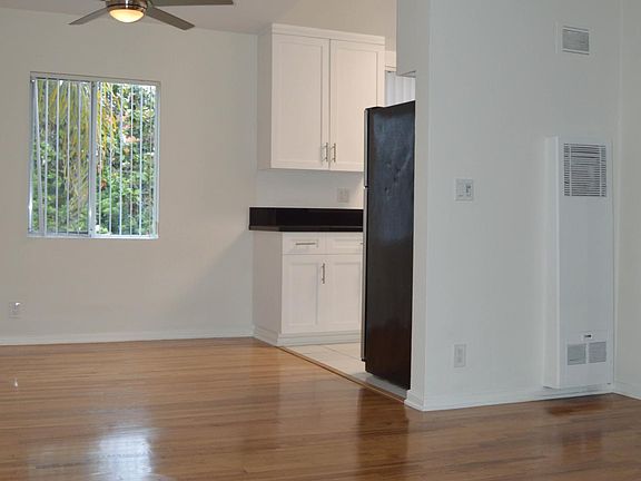 2nd image of 608 San Vicente Blvd #28