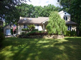 992 Baldwin Path, Dix Hills, NY 11746