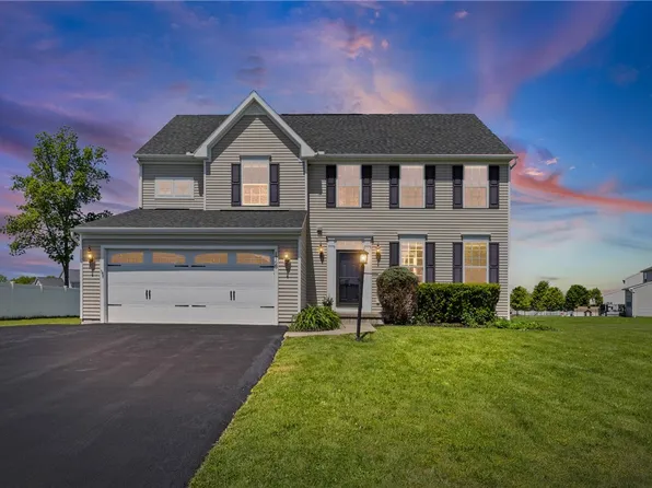 1768 Spartan Dr, Farmington, NY 14425