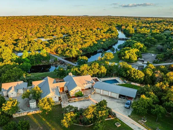 364 Wolf Creek Rd, Fredericksburg, TX 78624