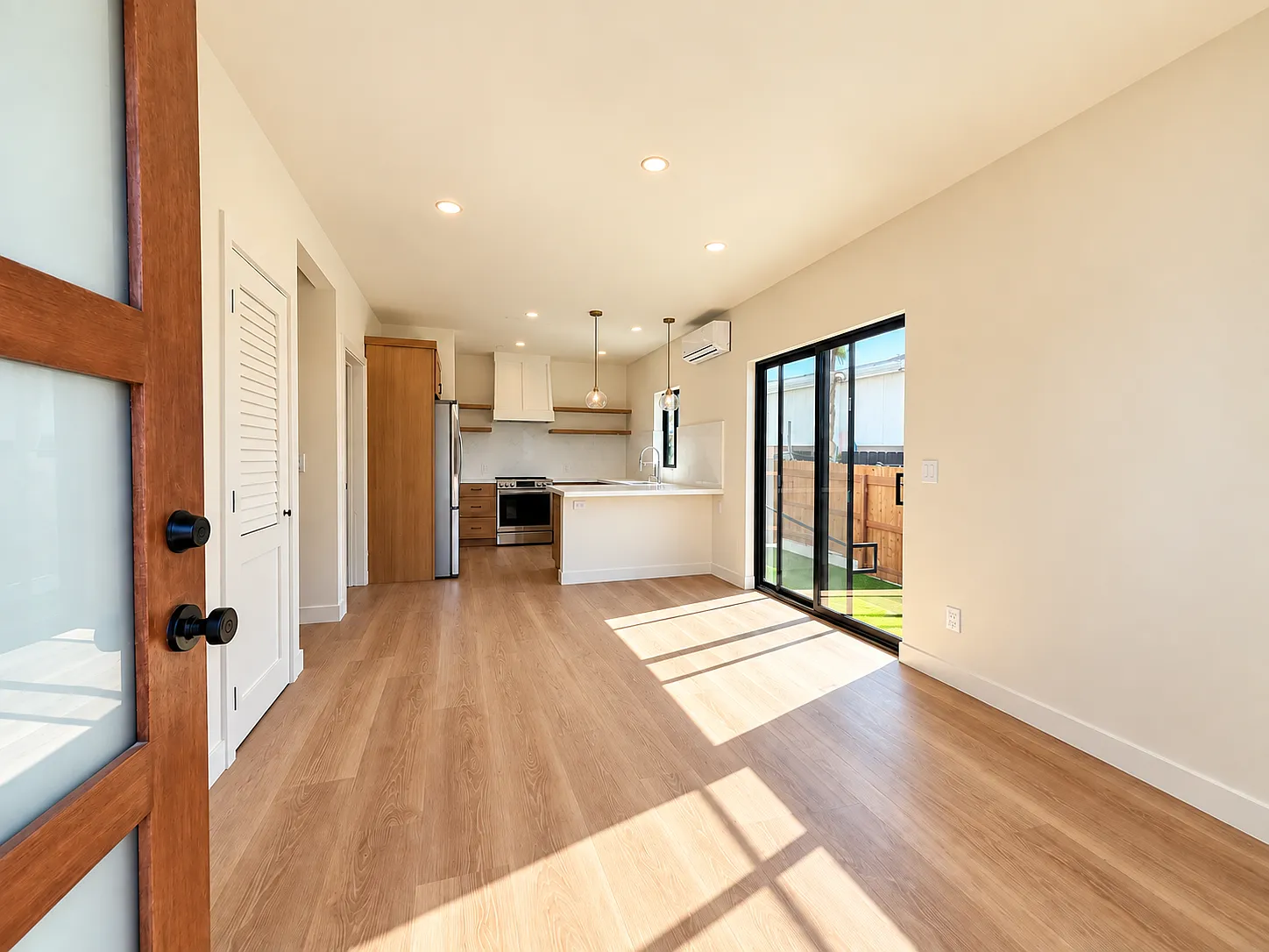 3410 Ottawa Ave — Photo 2