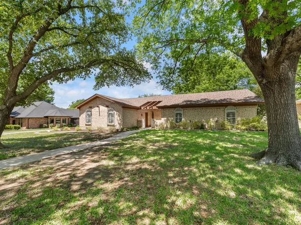 104 W Oak Valley Dr, Colleyville, TX 76034
