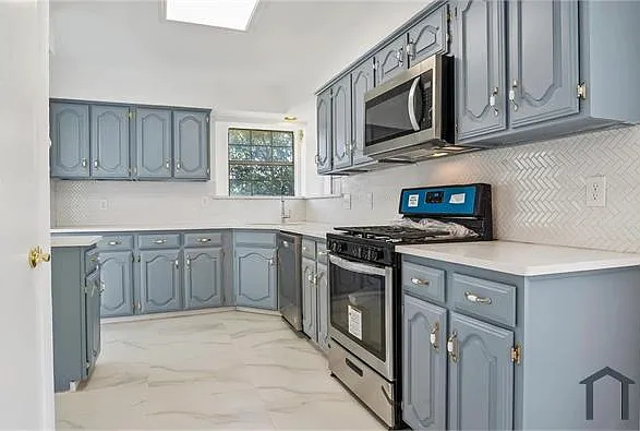 1629 Glencairn Ln — Photo 21