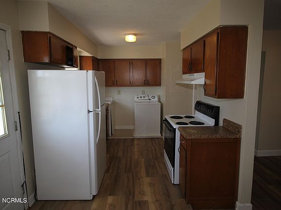 4th image of 909 A Greenfield Heights Boulevard