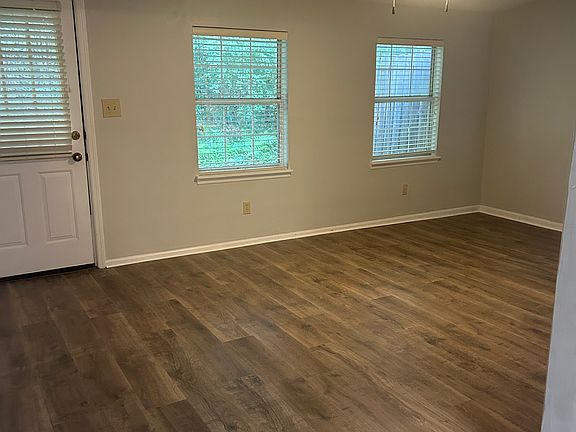 3rd image of 1331 Brockton Way