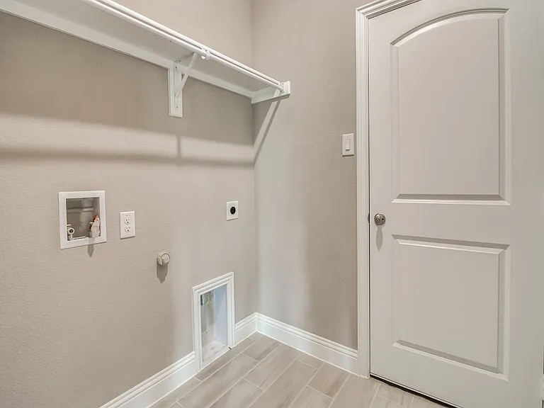 323 Sweetspire Dr — Photo 12