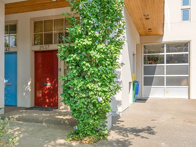 2537 NW Upshur St — Photo 35