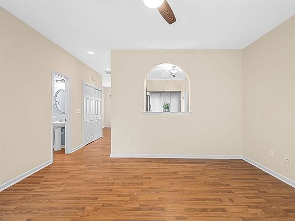 5th image of 521 Wesberry Cir